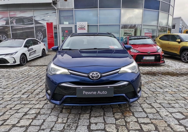 Toyota Avensis cena 62900 przebieg: 140672, rok produkcji 2017 z Jarocin małe 172